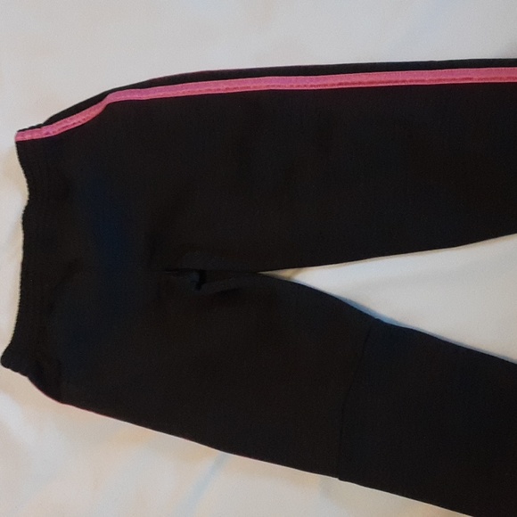 Girls size 5 Adidas pants and hoodie set - Picture 9 of 9